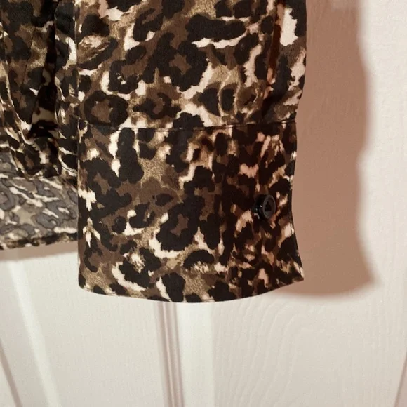 Westbound petite small animal print blouse.   Mint condition. - Picture 4 of 6